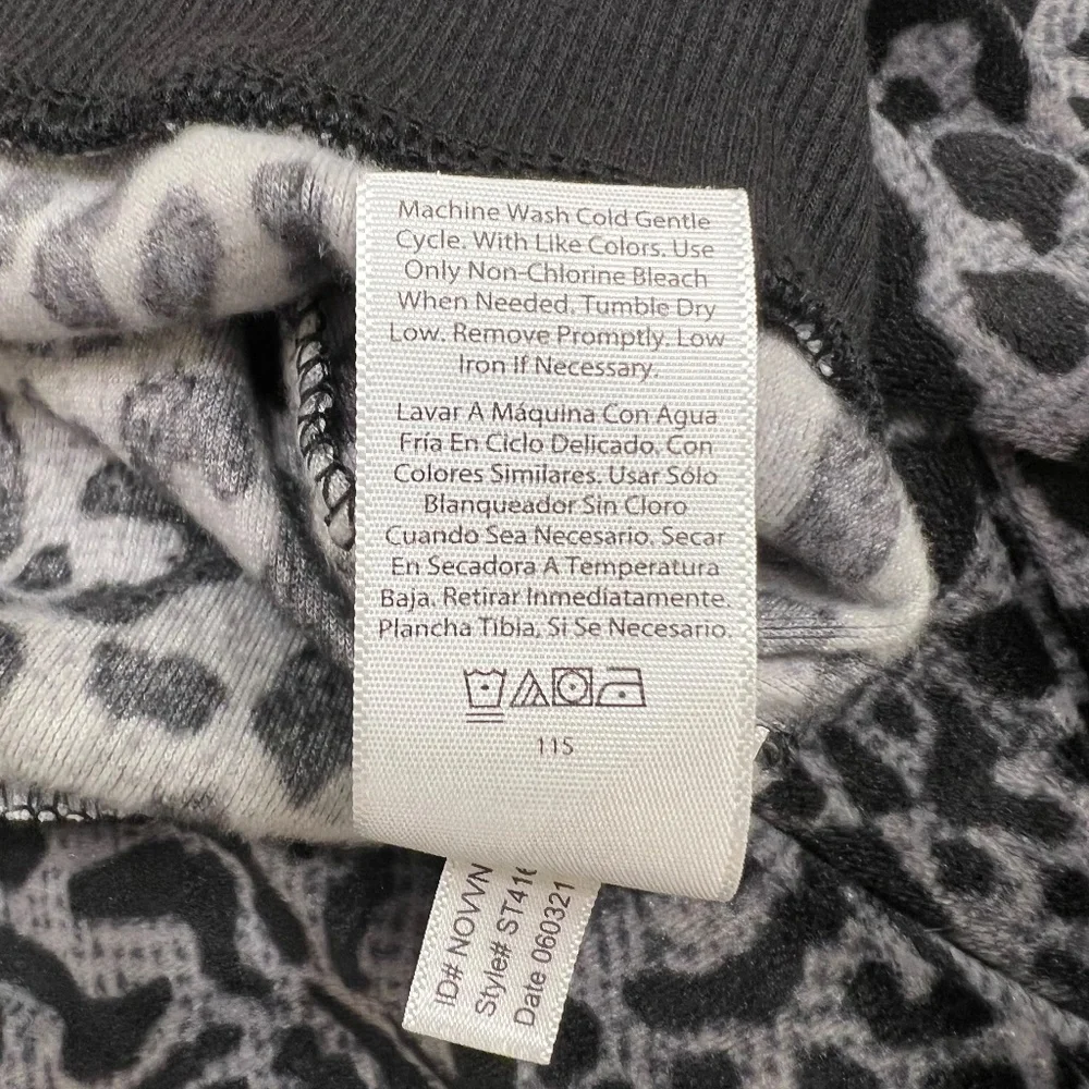 Secret Treasures Long Sleeve Animal Print Blouse--Size Large (12-14) - Picture 5 of 5